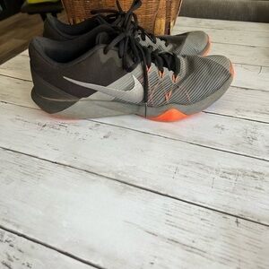 Nike Retaliation Trainer Running Shoes
Cool Grey Orange Mens Size 10